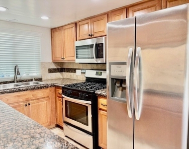 2558 Orange Avenue - Photo Thumbnail 15