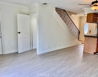 2558 Orange Avenue - Photo Thumbnail 12