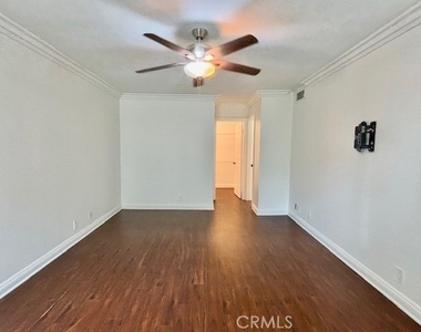 2558 Orange Avenue - Photo Thumbnail 32