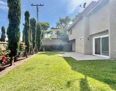 2558 Orange Avenue - Photo Thumbnail 9