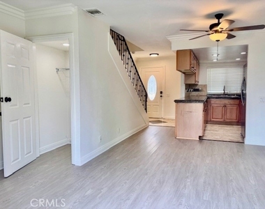 2558 Orange Avenue - Photo Thumbnail 11
