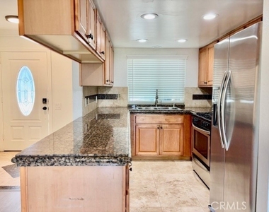 2558 Orange Avenue - Photo Thumbnail 14