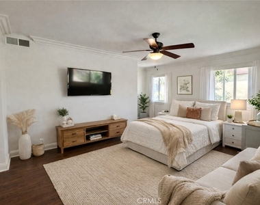 2558 Orange Avenue - Photo Thumbnail 2
