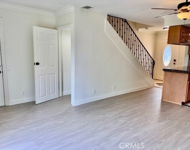 2558 Orange Avenue - Photo Thumbnail 12