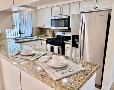 2558 Orange Avenue - Photo Thumbnail 5