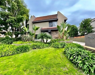 2558 Orange Avenue - Photo Thumbnail 3
