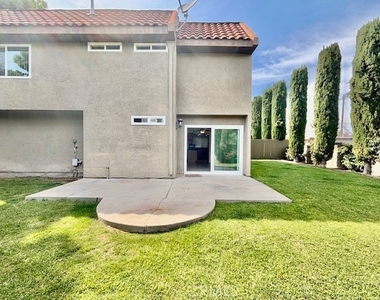 2558 Orange Avenue - Photo Thumbnail 10