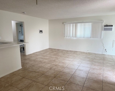 685 E Vista Chino - Photo Thumbnail 9