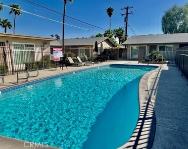 685 E Vista Chino - Photo Thumbnail 4