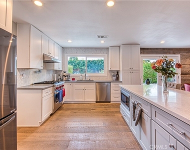1800 Irvine - Photo Thumbnail 6