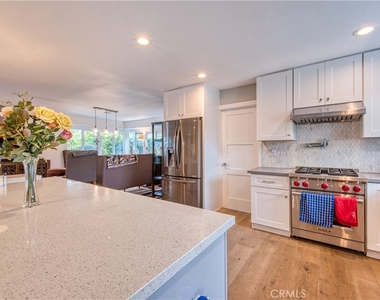 1800 Irvine - Photo Thumbnail 7