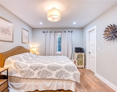 1800 Irvine - Photo Thumbnail 12