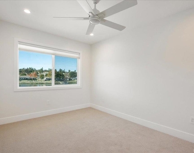 1498 La Linda Drive - Photo Thumbnail 14