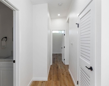 6265 Lake Alamor Avenue - Photo Thumbnail 10