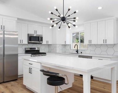 6265 Lake Alamor Avenue - Photo Thumbnail 2