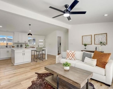 6265 Lake Alamor Avenue - Photo Thumbnail 4