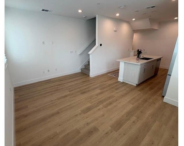 1753 Capulet Drive - Photo Thumbnail 3