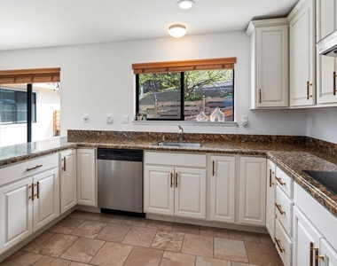70 Adam Court - Photo Thumbnail 4