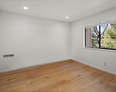 70 Adam Court - Photo Thumbnail 15