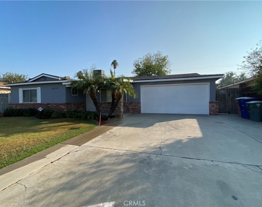 3013 Alma Way - Photo Thumbnail 4