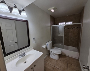 10218 S San Pedro - Photo Thumbnail 12