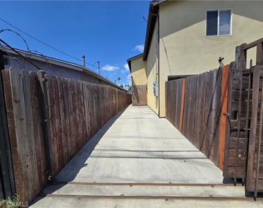 10218 S San Pedro - Photo Thumbnail 15