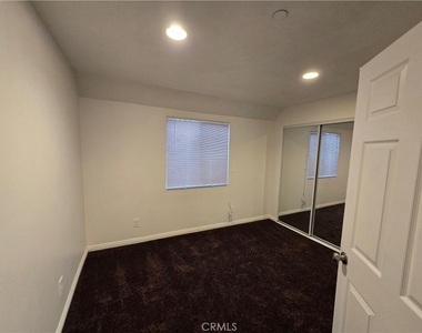 10218 S San Pedro - Photo Thumbnail 9