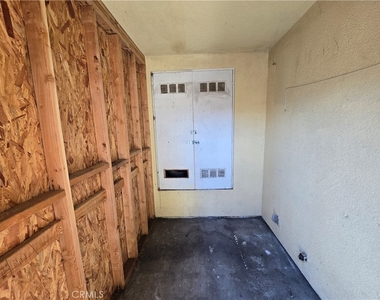 10218 S San Pedro - Photo Thumbnail 14