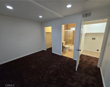 10218 S San Pedro - Photo Thumbnail 6