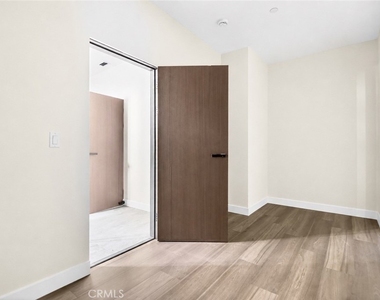 7605 Greg Avenue - Photo Thumbnail 13