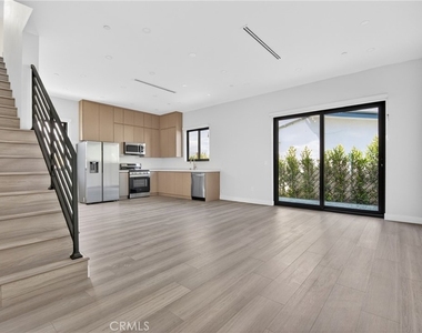 7605 Greg Avenue - Photo Thumbnail 2