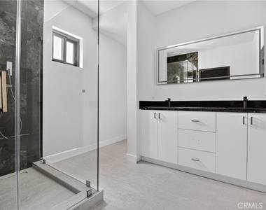 7605 Greg Avenue - Photo Thumbnail 12