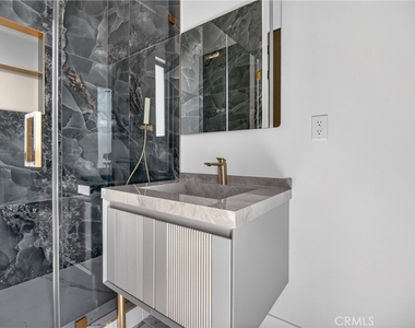 7605 Greg Avenue - Photo Thumbnail 5