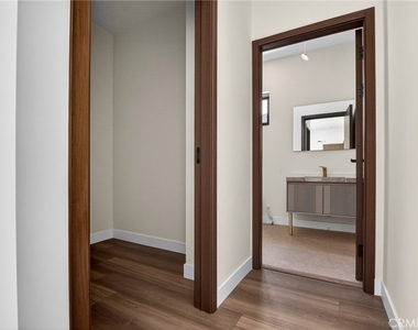 7605 Greg Avenue - Photo Thumbnail 16