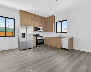 7605 Greg Avenue - Photo Thumbnail 4