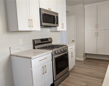 4515 Castle Lane - Photo Thumbnail 3