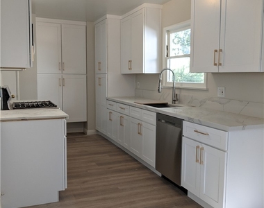 4515 Castle Lane - Photo Thumbnail 2