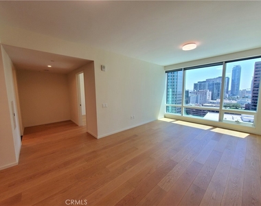 877 Francisco Street - Photo Thumbnail 4