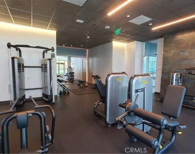 877 Francisco Street - Photo Thumbnail 21