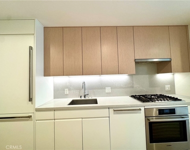 877 Francisco Street - Photo Thumbnail 24