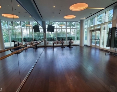 877 Francisco Street - Photo Thumbnail 13
