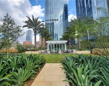 877 Francisco Street - Photo Thumbnail 8