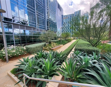 877 Francisco Street - Photo Thumbnail 7