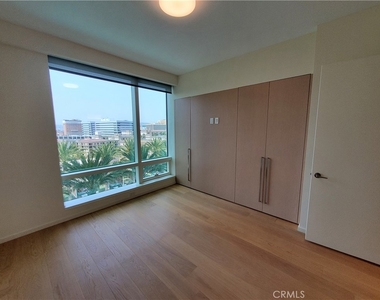 877 Francisco Street - Photo Thumbnail 7