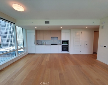 877 Francisco Street - Photo Thumbnail 3