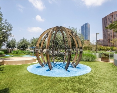 877 Francisco Street - Photo Thumbnail 18