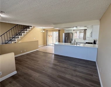5195 Walnut - Photo Thumbnail 4