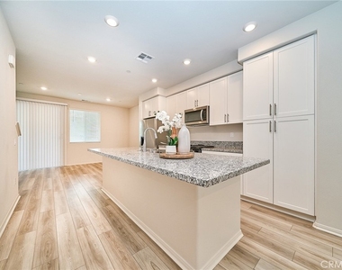 1672 Cayton - Photo Thumbnail 10