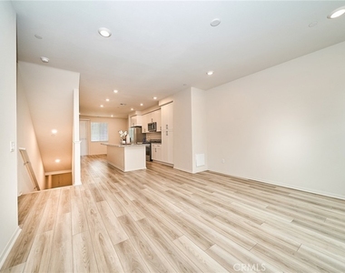 1672 Cayton - Photo Thumbnail 14