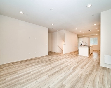 1672 Cayton - Photo Thumbnail 13